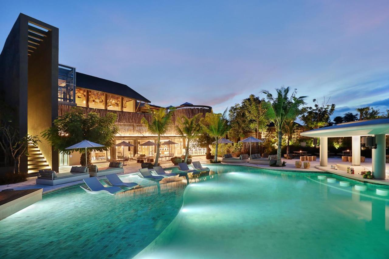 Cross Bali Breakers Villa Jimbaran  Exterior photo