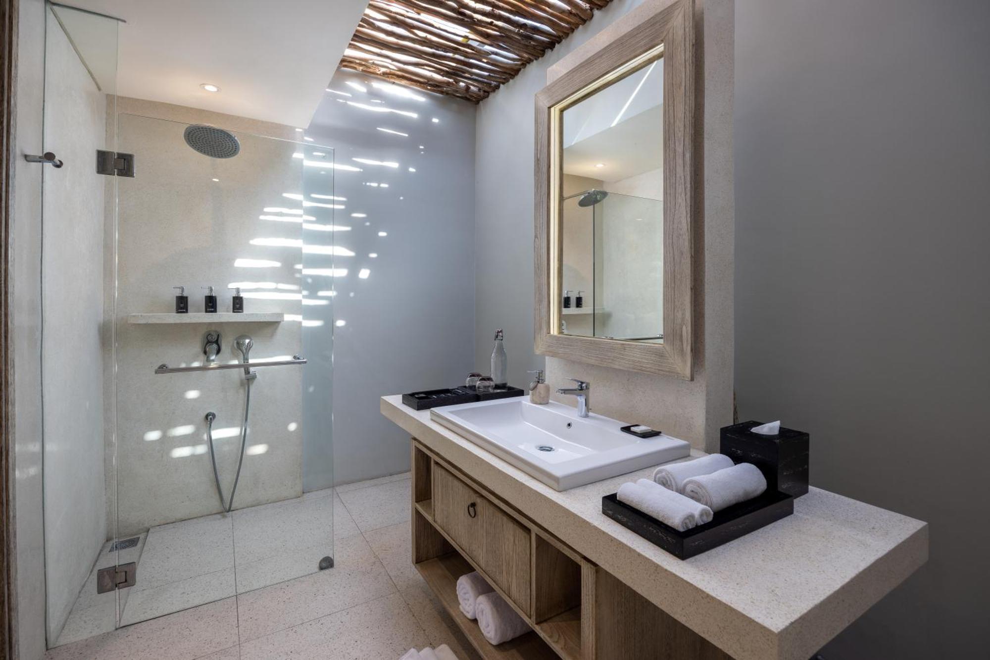 Cross Bali Breakers Villa Jimbaran  Exterior photo