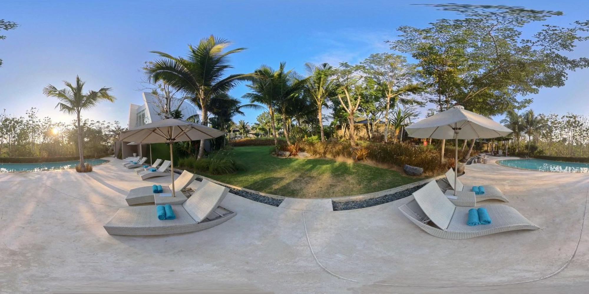 Cross Bali Breakers Villa Jimbaran  Exterior photo