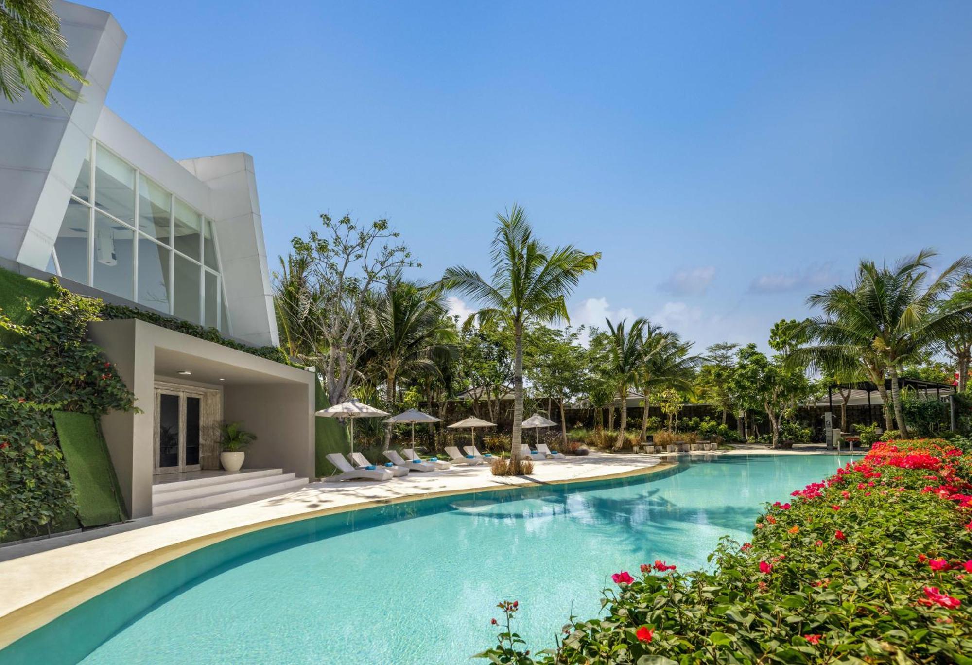 Cross Bali Breakers Villa Jimbaran  Exterior photo
