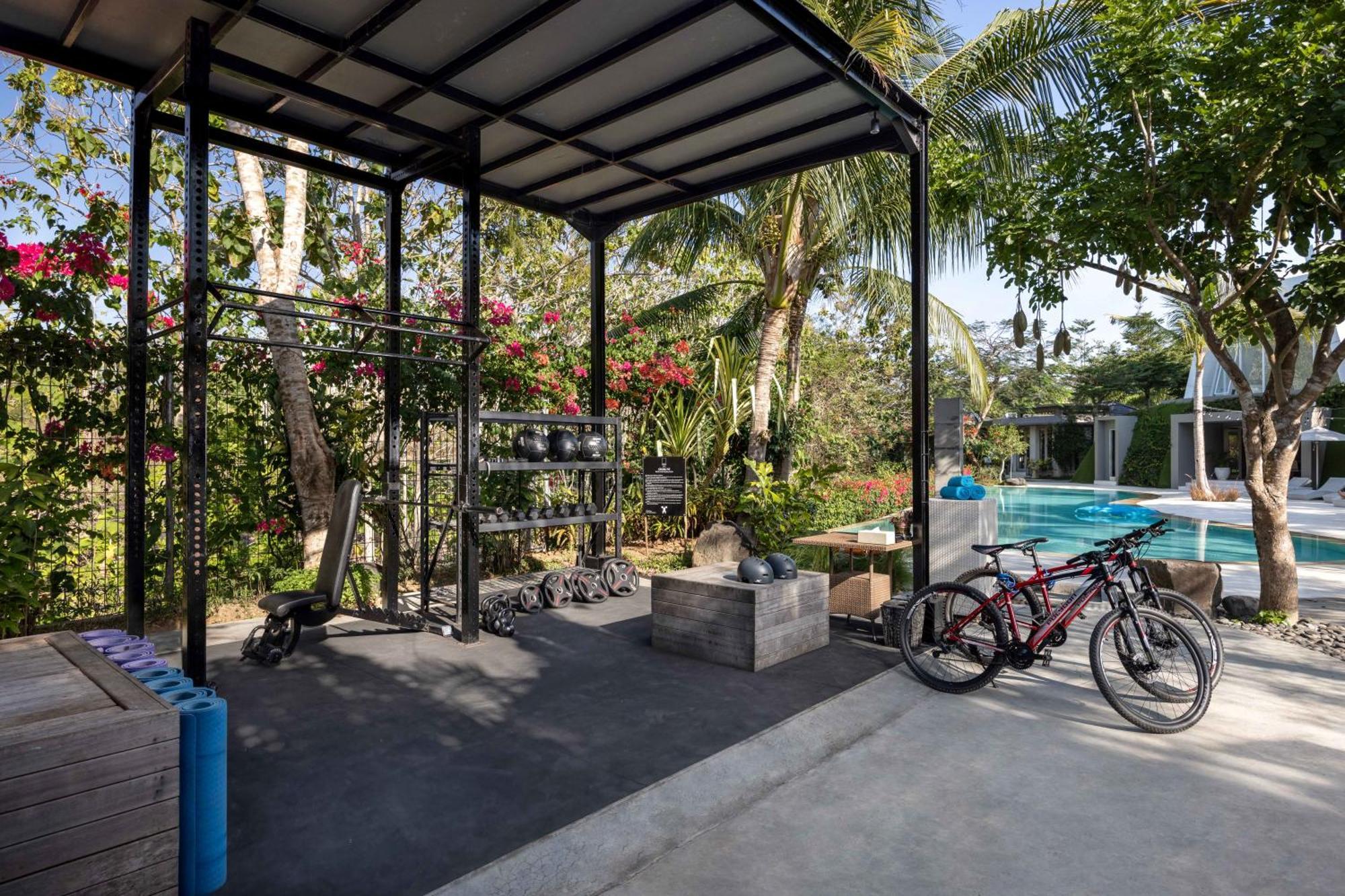 Cross Bali Breakers Villa Jimbaran  Exterior photo