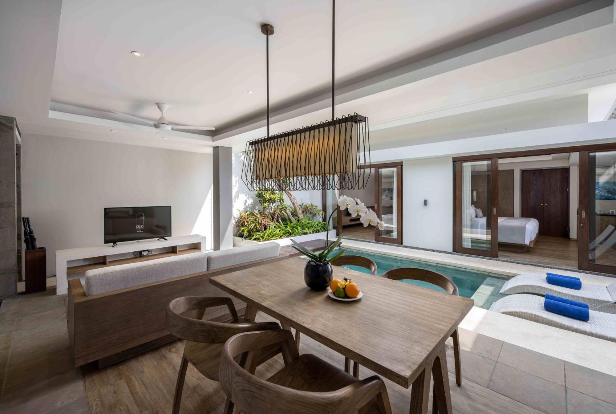 Cross Bali Breakers Villa Jimbaran  Exterior photo