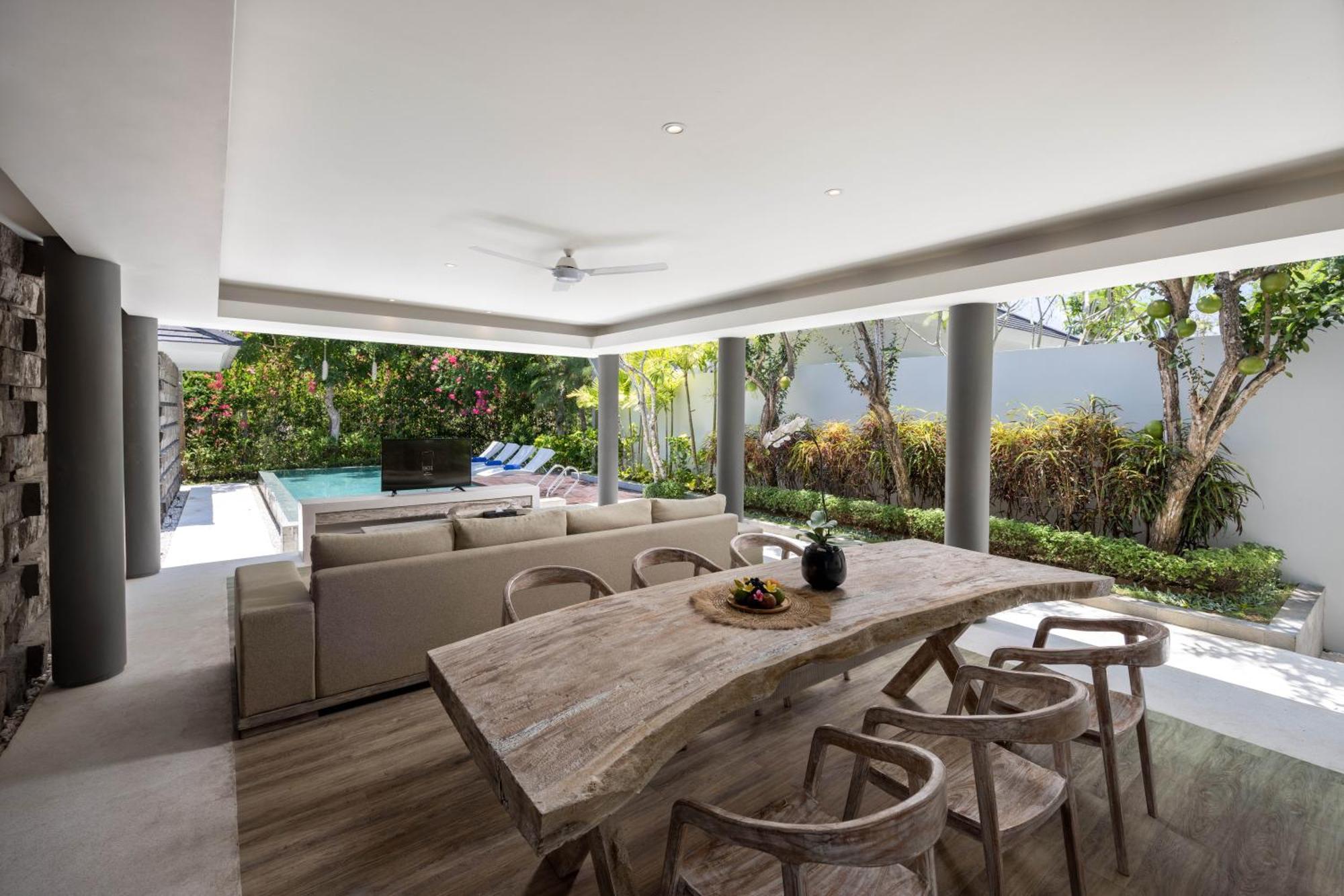 Cross Bali Breakers Villa Jimbaran  Exterior photo