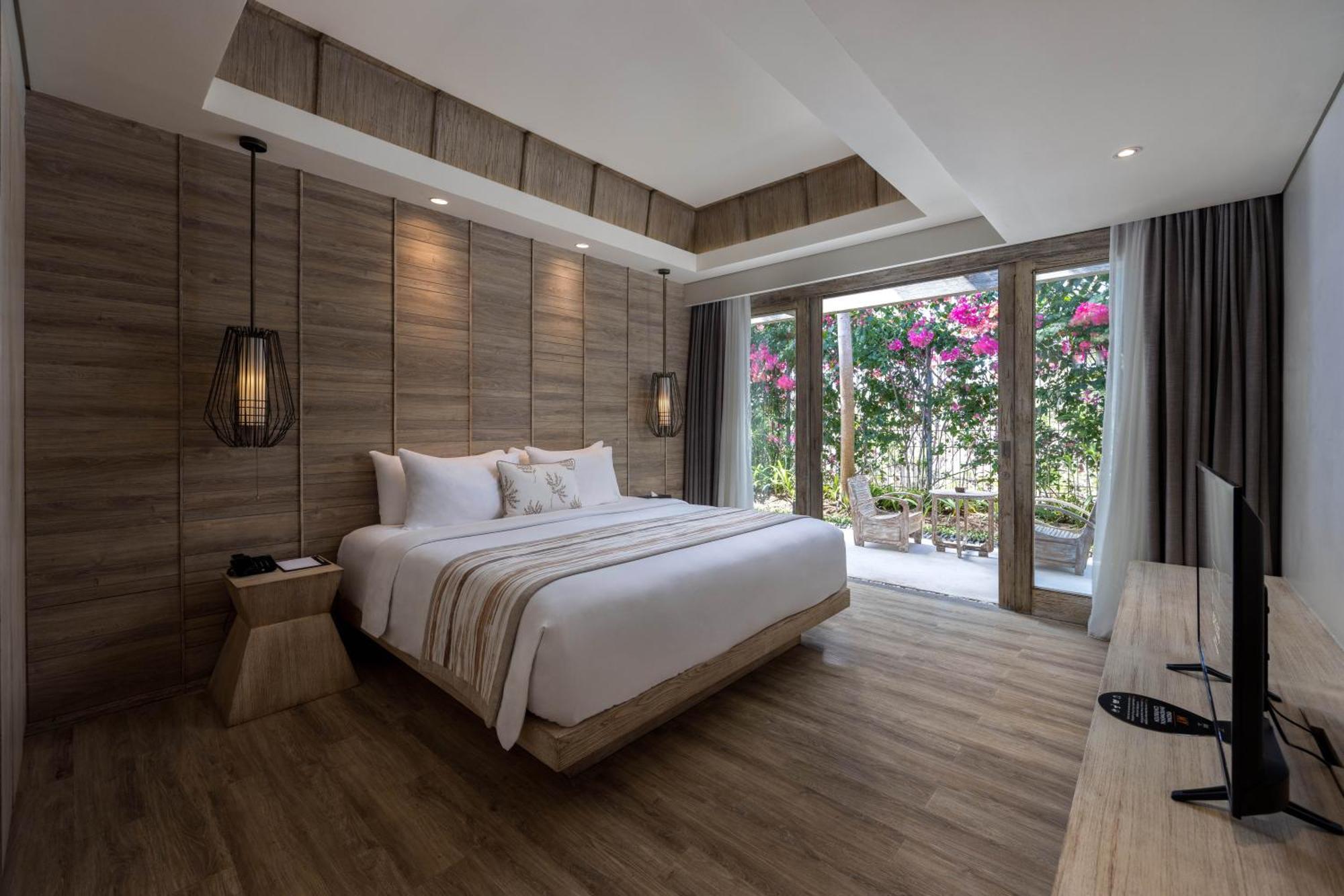 Cross Bali Breakers Villa Jimbaran  Exterior photo