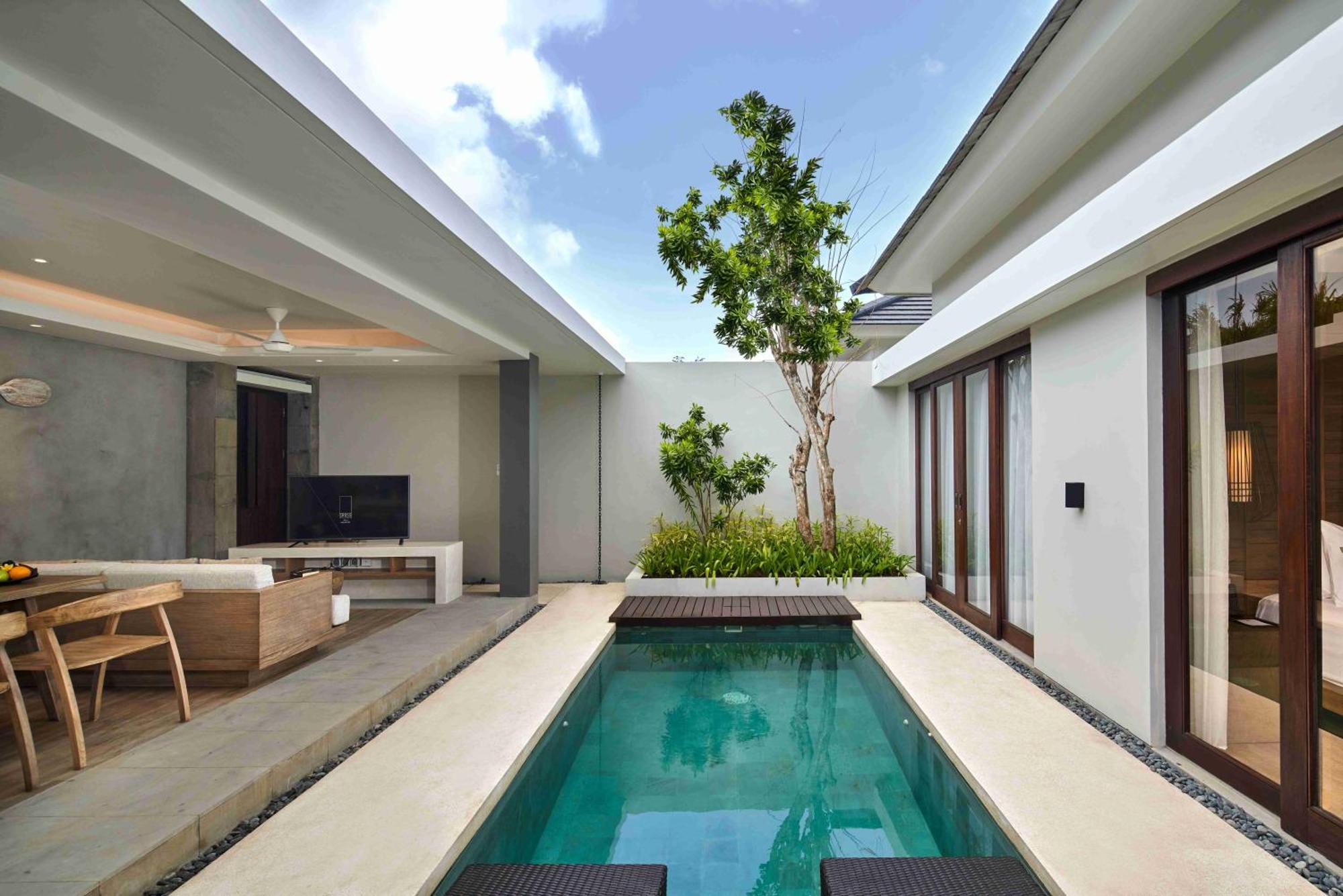 Cross Bali Breakers Villa Jimbaran  Exterior photo
