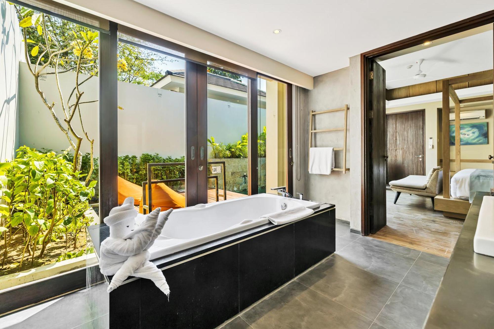 Cross Bali Breakers Villa Jimbaran  Exterior photo
