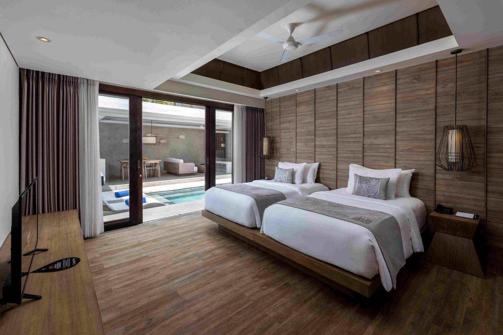 Cross Bali Breakers Villa Jimbaran  Exterior photo