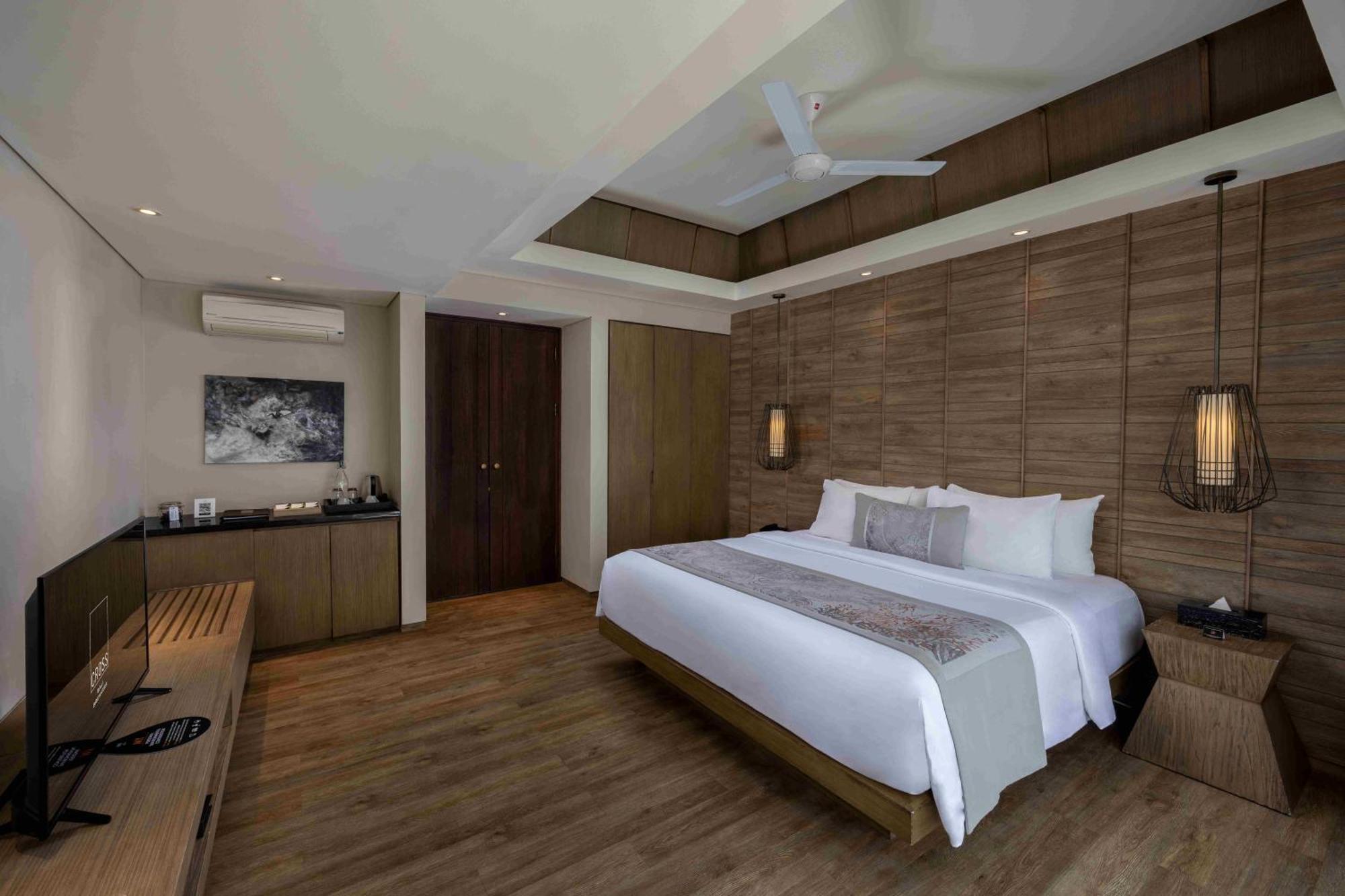 Cross Bali Breakers Villa Jimbaran  Exterior photo