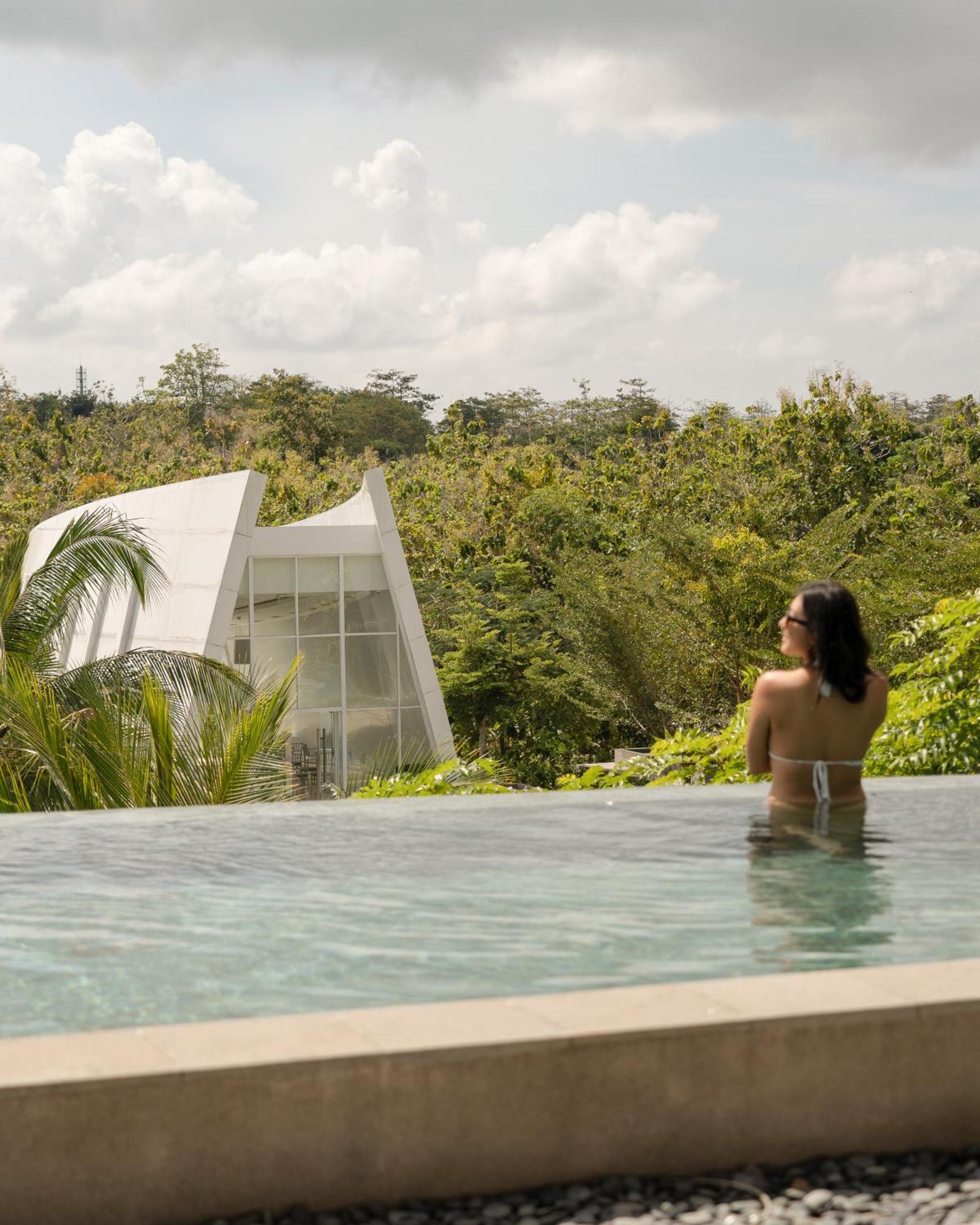 Cross Bali Breakers Villa Jimbaran  Exterior photo