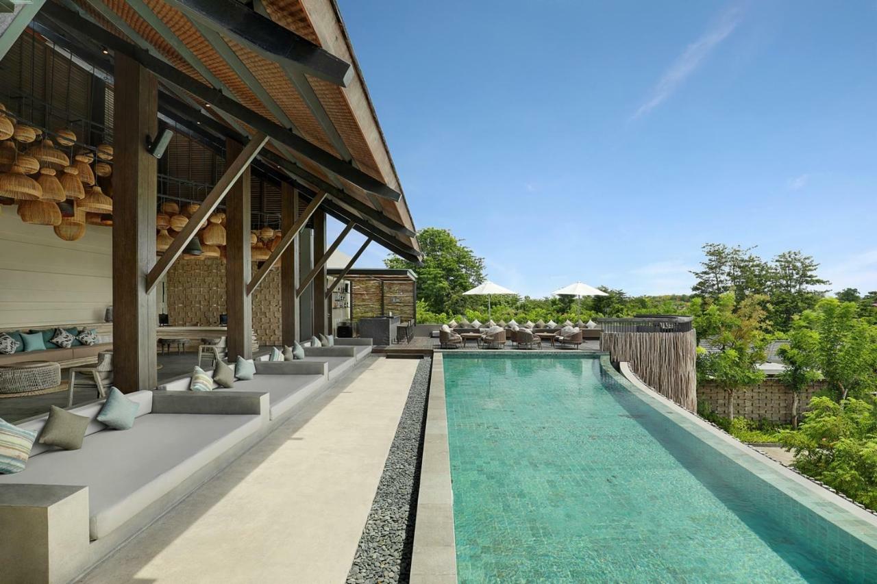 Cross Bali Breakers Villa Jimbaran  Exterior photo