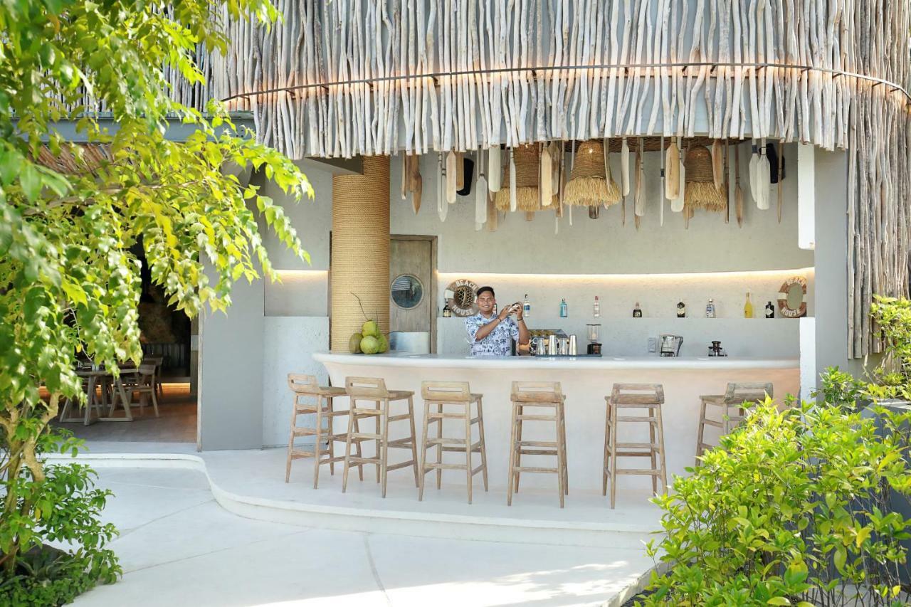 Cross Bali Breakers Villa Jimbaran  Exterior photo