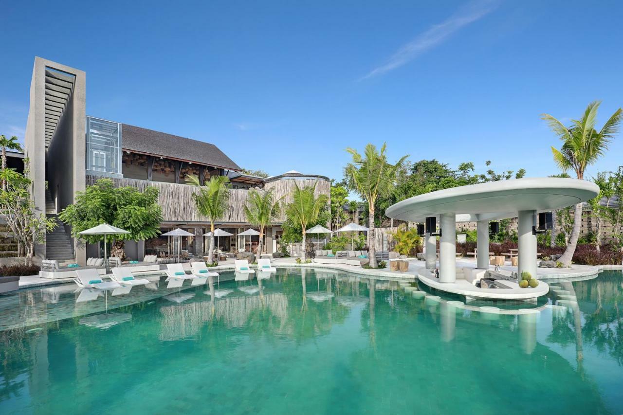 Cross Bali Breakers Villa Jimbaran  Exterior photo