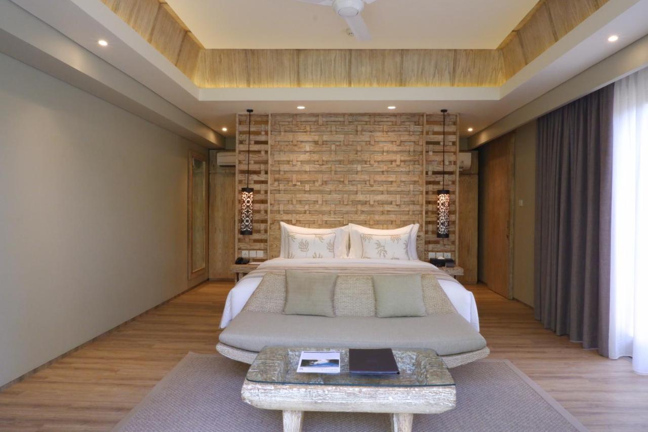 Cross Bali Breakers Villa Jimbaran  Exterior photo